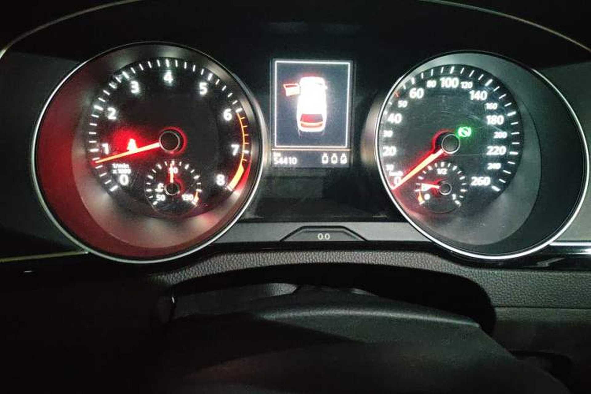 Used Volkswagen Variant 2016 280TSI Two-Wheel-Drive Comfort Edition Odometer Close Up