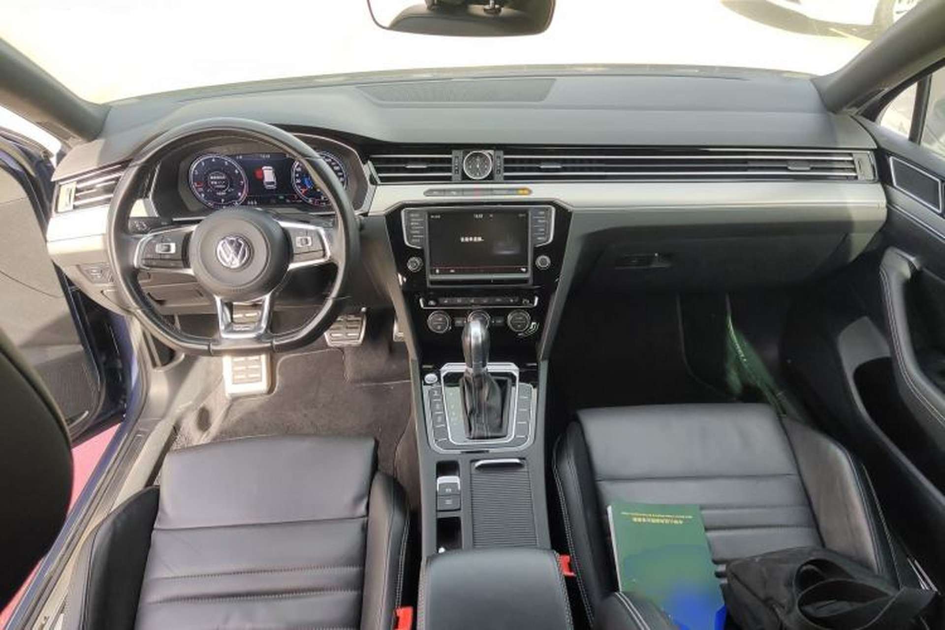 Used Volkswagen Variant 2016 380TSI Two-Wheel Drive R-Line Version Center Console
