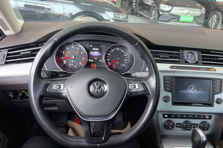 Used Volkswagen Variant 2016 280TSI Two-Wheel-Drive Comfort Edition Center Console