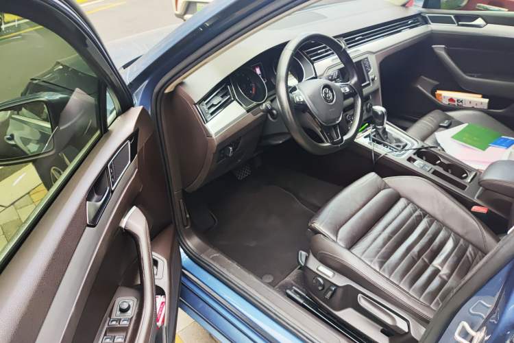 Used Volkswagen Variant 2016 380TSI Two-Wheel-Drive Style Edition Driver Seat