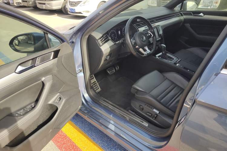 Used Volkswagen Variant 2016 380TSI Two-Wheel Drive R-Line Version Driver Seat