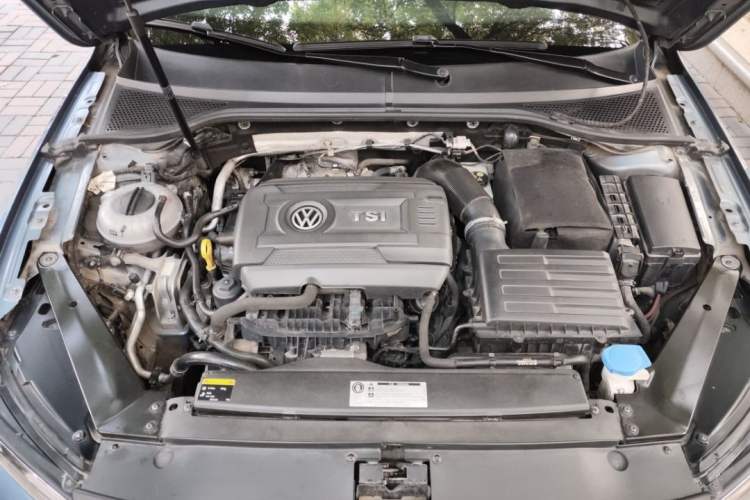 Used Volkswagen Variant 2016 380TSI Two-Wheel Drive R-Line Version Engine Bay