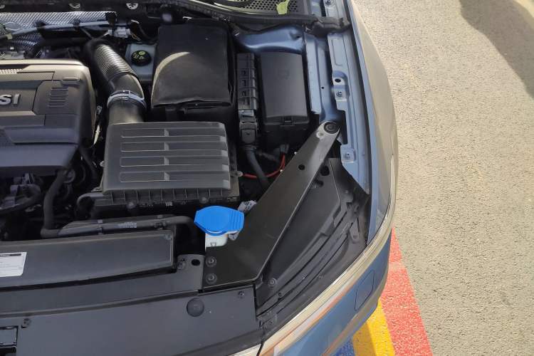 Used Volkswagen Variant 2016 380TSI Two-Wheel Drive R-Line Version Engine Bay Left