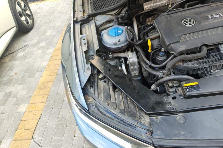 Used Volkswagen Variant 2016 380TSI Two-Wheel-Drive Style Edition Engine Bay Right