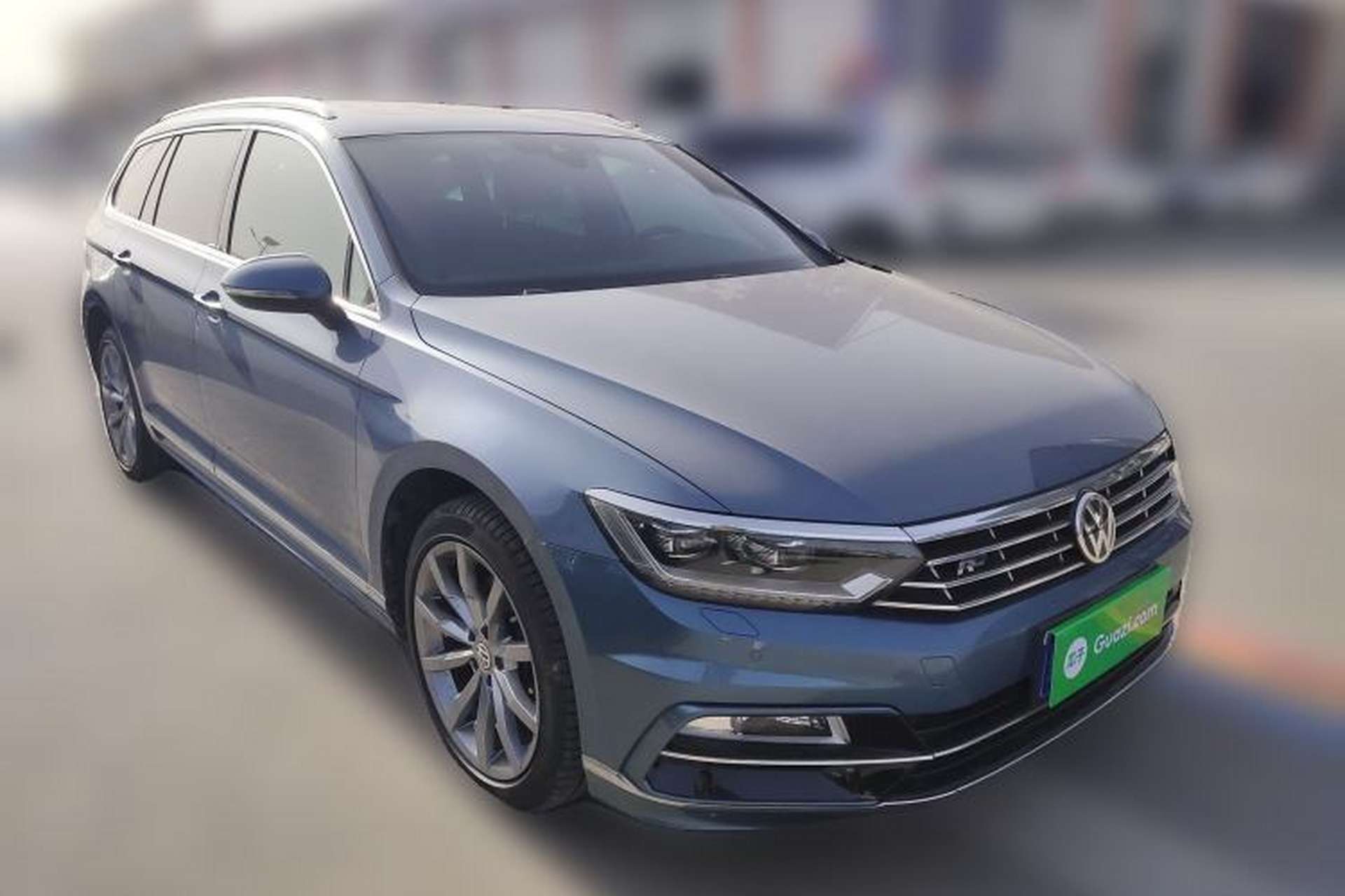 Used Volkswagen Variant 2016 380TSI Two-Wheel Drive R-Line Version Front Right 45 Deg