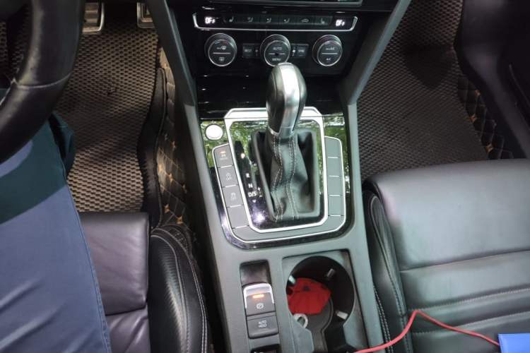 Used Volkswagen Variant 2016 380TSI Two-Wheel Drive R-Line Version Gear Lever