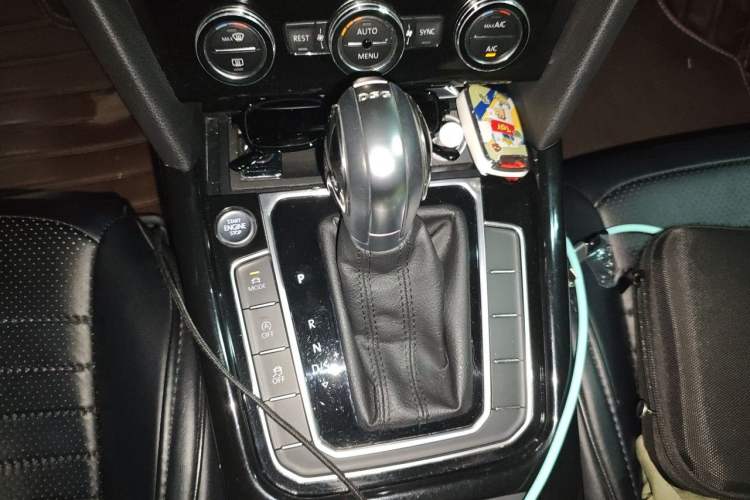 Used Volkswagen Variant 2016 380TSI Two-Wheel-Drive Style Edition Gear Lever