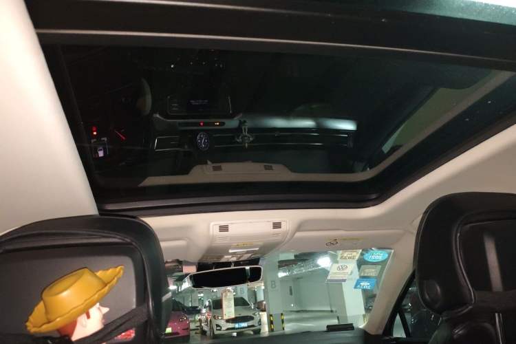 Used Volkswagen Variant 2016 380TSI Two-Wheel-Drive Style Edition Headliner