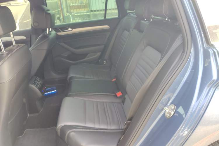 Used Volkswagen Variant 2016 380TSI Two-Wheel Drive R-Line Version Left Rear Seat