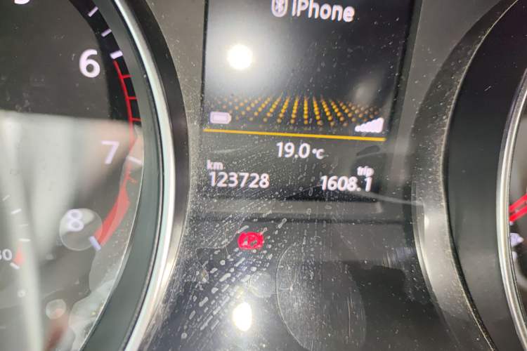 Used Volkswagen Variant 2016 380TSI Two-Wheel-Drive Style Edition Odometer Close Up