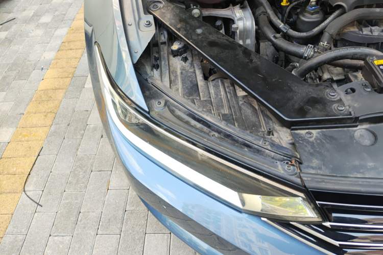 Used Volkswagen Variant 2016 380TSI Two-Wheel-Drive Style Edition Right Front Headlight