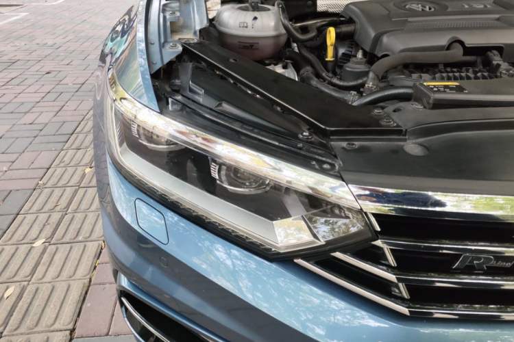Used Volkswagen Variant 2016 380TSI Two-Wheel Drive R-Line Version Right Front Headlight
