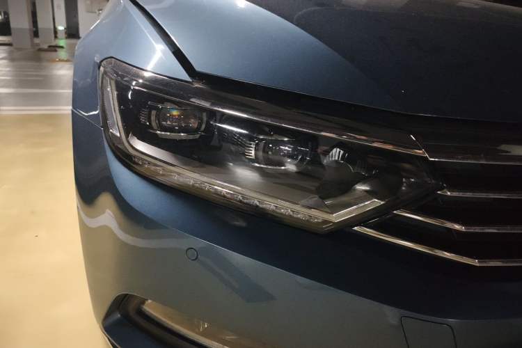 Used Volkswagen Variant 2016 380TSI Two-Wheel-Drive Style Edition Right Front Headlight