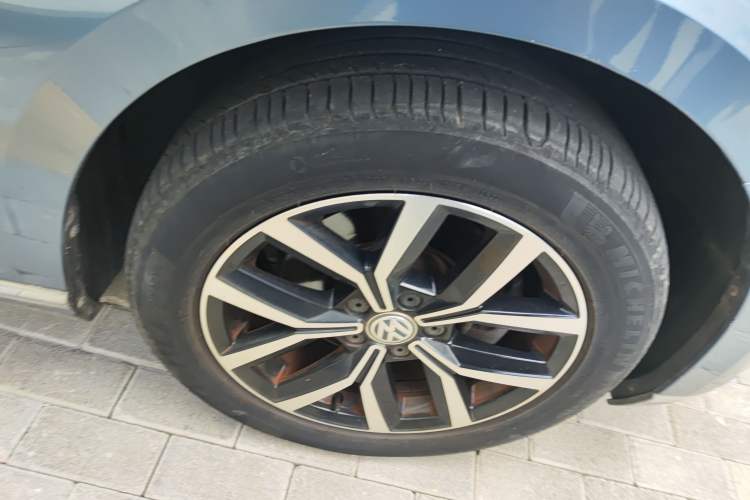Used Volkswagen Variant 2016 380TSI Two-Wheel-Drive Style Edition Right Front Wheel Hub
