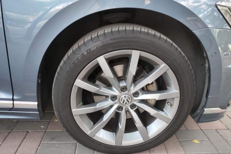 Used Volkswagen Variant 2016 380TSI Two-Wheel Drive R-Line Version Right Front Wheel Hub