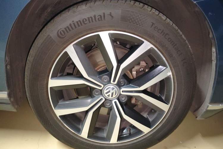 Used Volkswagen Variant 2016 380TSI Two-Wheel-Drive Style Edition Right Front Wheel Hub