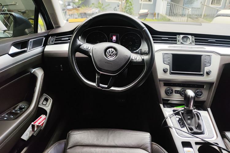 Used Volkswagen Variant 2016 380TSI Two-Wheel-Drive Style Edition Steering Wheel
