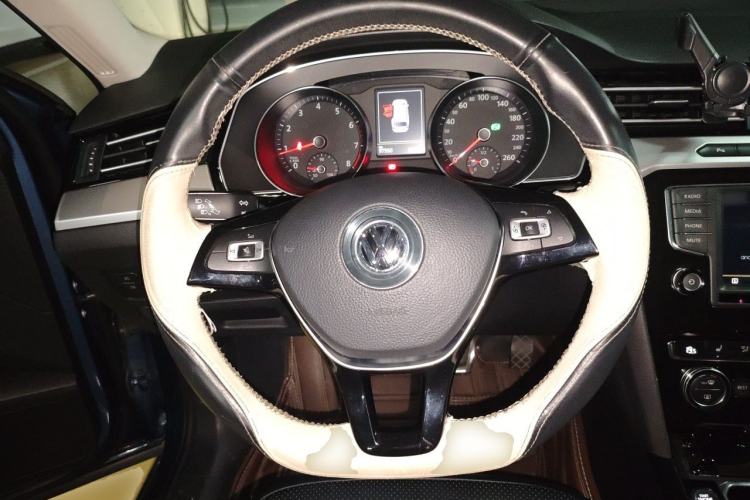 Used Volkswagen Variant 2016 380TSI Two-Wheel-Drive Style Edition Steering Wheel