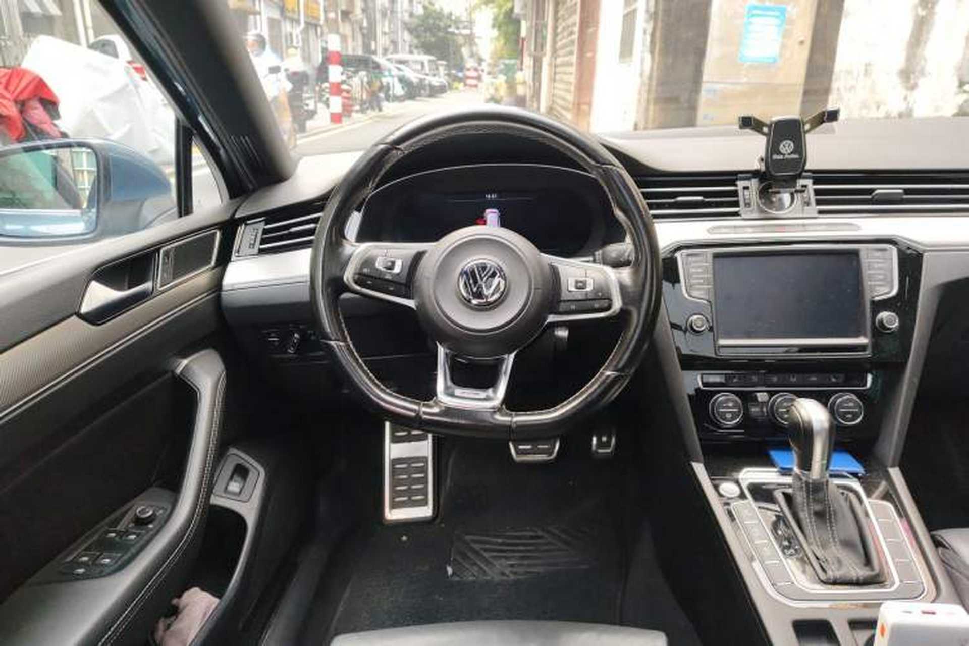 Used Volkswagen Variant 2016 380TSI Two-Wheel Drive R-Line Version Steering Wheel