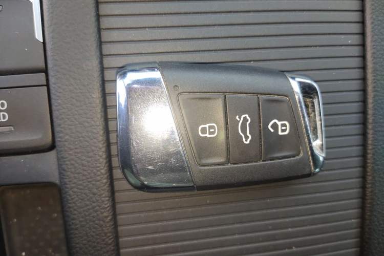 Used Volkswagen Variant 2016 380TSI Two-Wheel Drive R-Line Version Vehicle Key