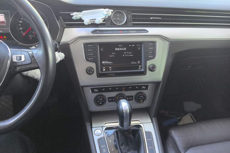 Used Volkswagen Variant 2016 280TSI Two-Wheel-Drive Comfort Edition Audio And AC Panel