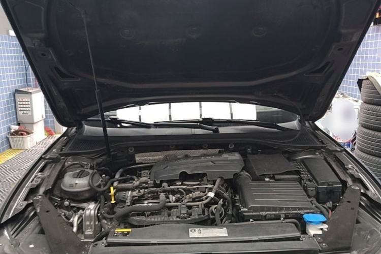 Used Volkswagen Variant 2016 380TSI Two-Wheel-Drive Style Edition Engine Bay
