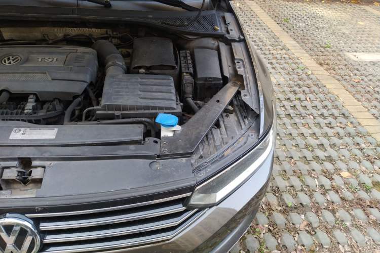 Used Volkswagen Variant 2016 380TSI Two-Wheel-Drive Style Edition Engine Bay Left