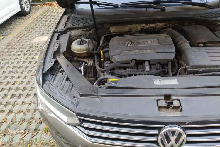 Used Volkswagen Variant 2016 380TSI Two-Wheel-Drive Style Edition Engine Bay Right