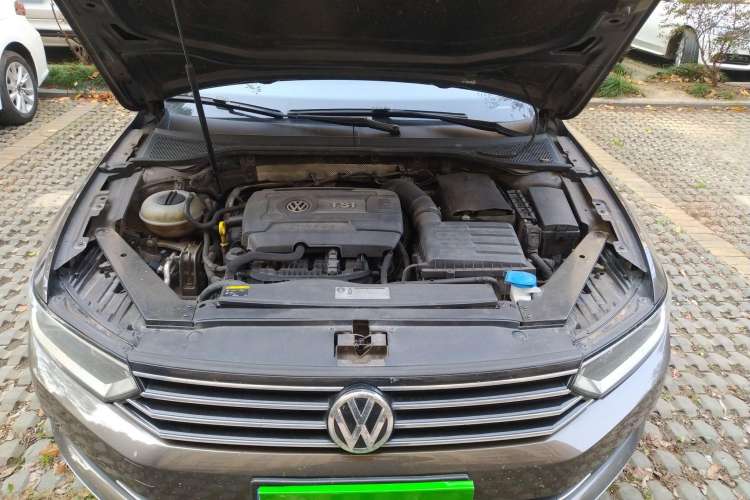 Used Volkswagen Variant 2016 380TSI Two-Wheel-Drive Style Edition Engine Bay