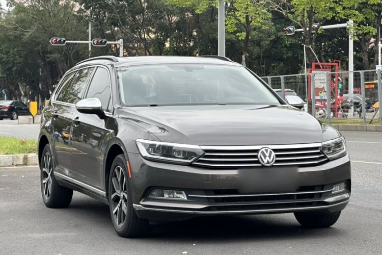 Used Volkswagen Variant 2016 380TSI Two-Wheel-Drive Style Edition Exterior 2