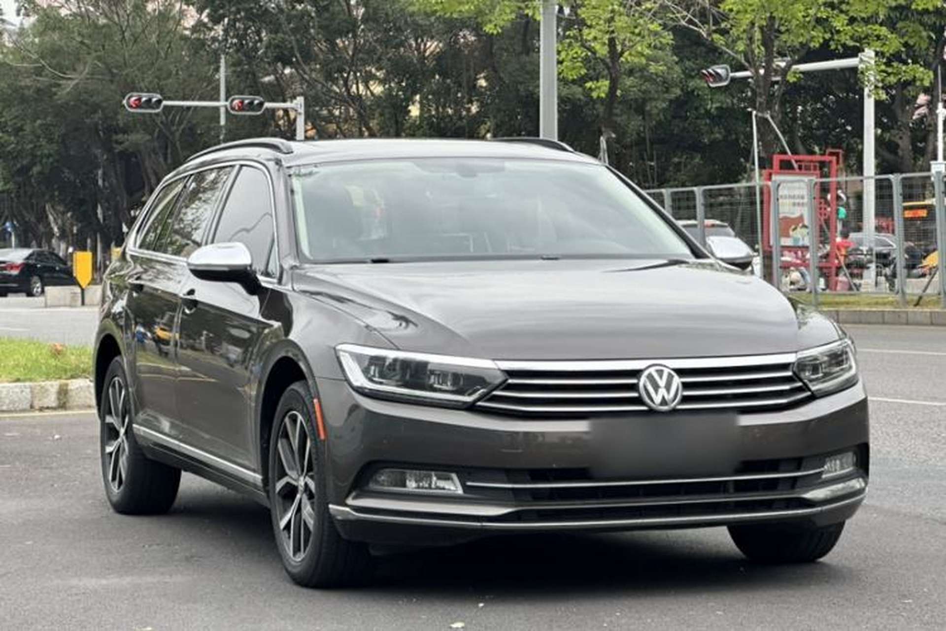 Used Volkswagen Variant 2016 380TSI Two-Wheel-Drive Style Edition Exterior 2