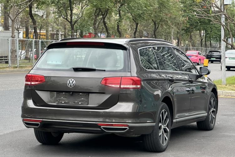 Used Volkswagen Variant 2016 380TSI Two-Wheel-Drive Style Edition Exterior 4