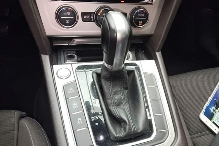 Used Volkswagen Variant 2016 380TSI Two-Wheel-Drive Style Edition Gear Lever