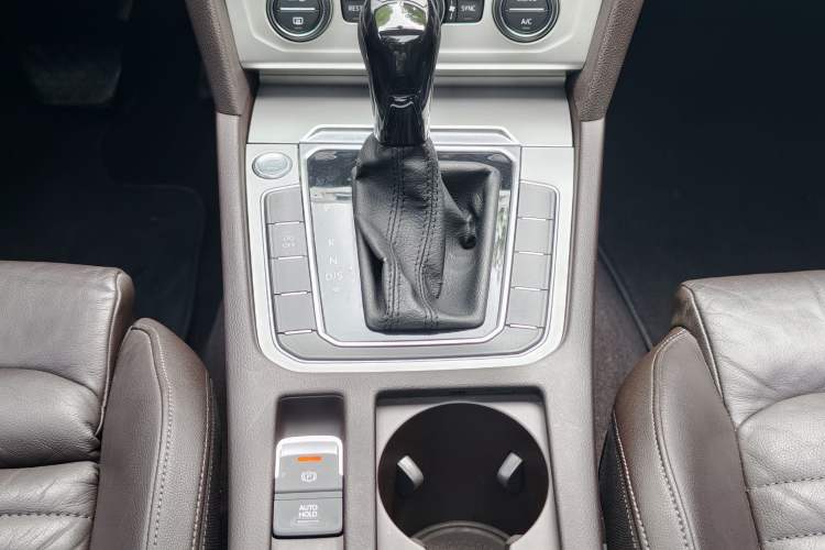 Used Volkswagen Variant 2016 280TSI Two-Wheel-Drive Comfort Edition Gear Lever