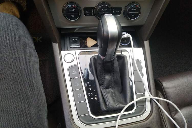 Used Volkswagen Variant 2016 380TSI Two-Wheel-Drive Style Edition Gear Lever