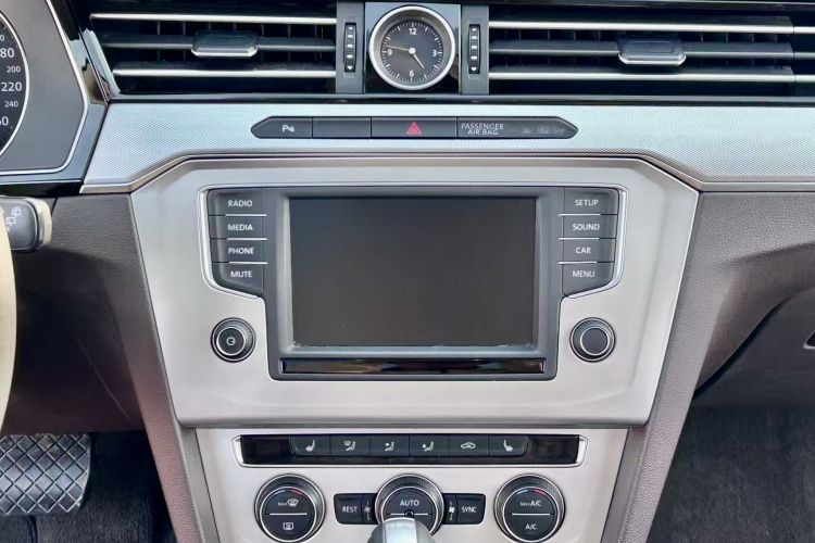 Used Volkswagen Variant 2016 280TSI Two-Wheel-Drive Comfort Edition Interior 4