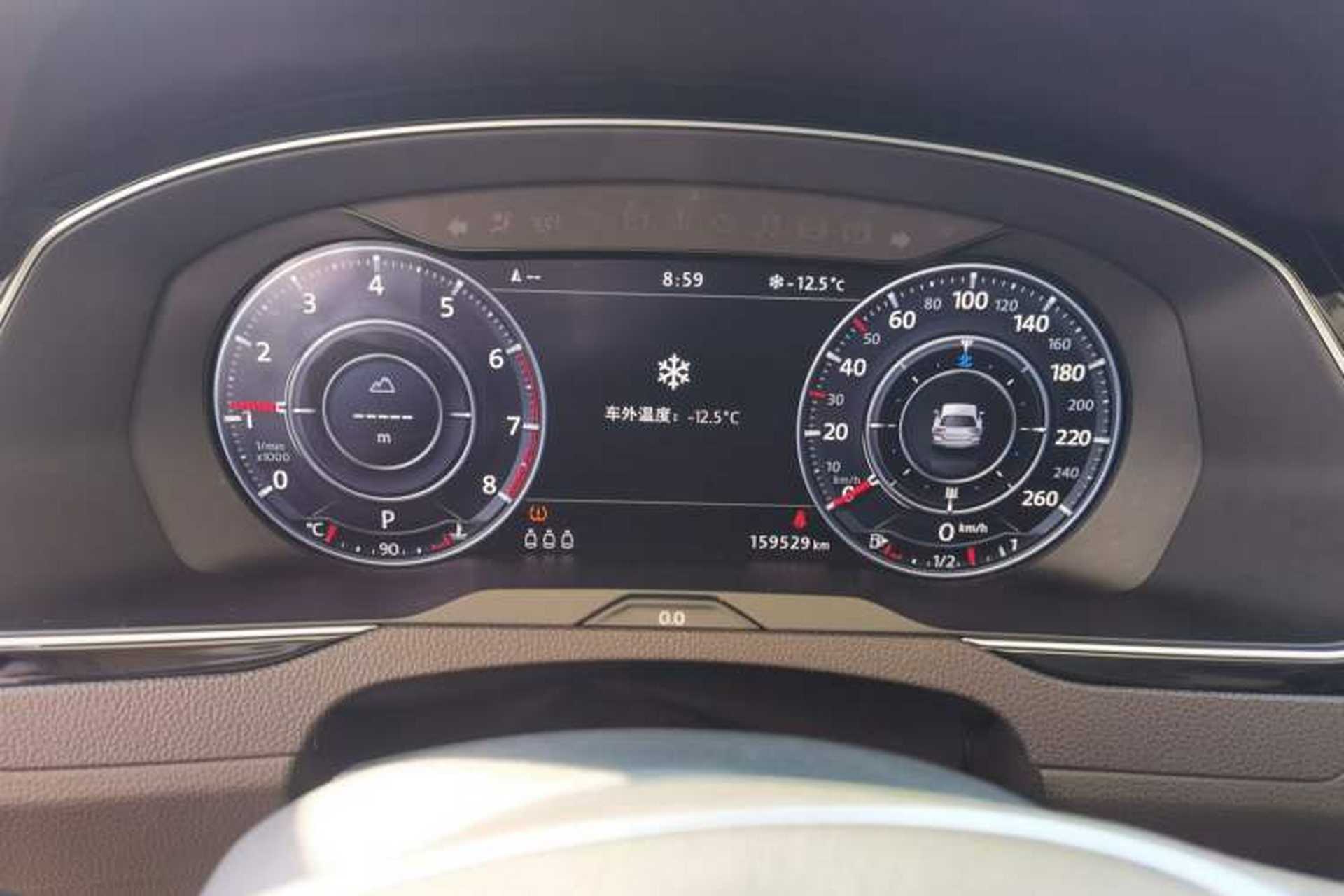 Used Volkswagen Variant 2016 380TSI Four-Wheel Drive Longitudinal Version Odometer Close Up