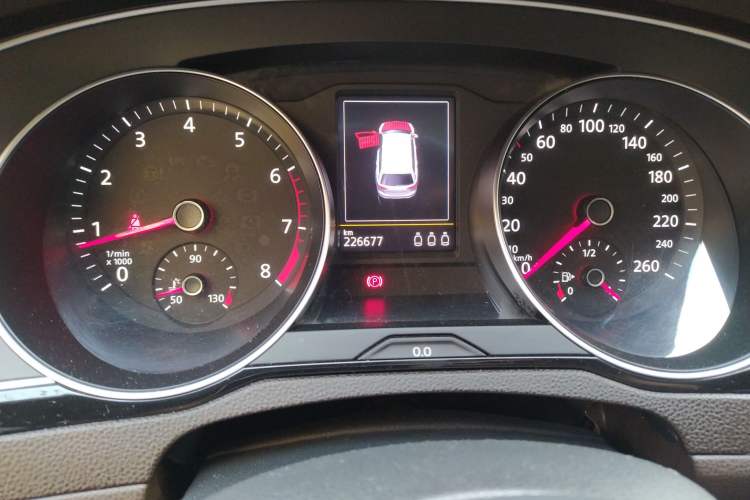 Used Volkswagen Variant 2016 380TSI Two-Wheel-Drive Style Edition Odometer Close Up