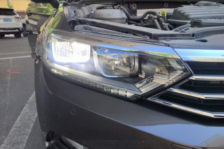 Used Volkswagen Variant 2016 280TSI Two-Wheel-Drive Comfort Edition Right Front Headlight