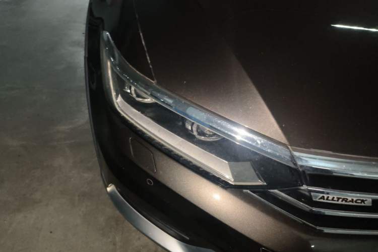 Used Volkswagen Variant 2016 380TSI Four-Wheel Drive Longitudinal Version Right Front Headlight