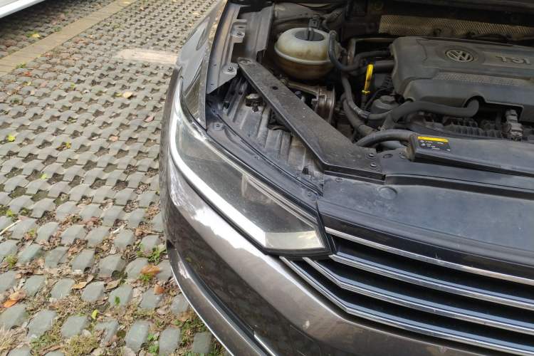 Used Volkswagen Variant 2016 380TSI Two-Wheel-Drive Style Edition Right Front Headlight