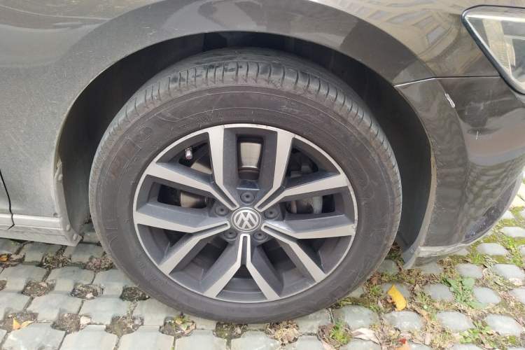 Used Volkswagen Variant 2016 380TSI Two-Wheel-Drive Style Edition Right Front Wheel Hub