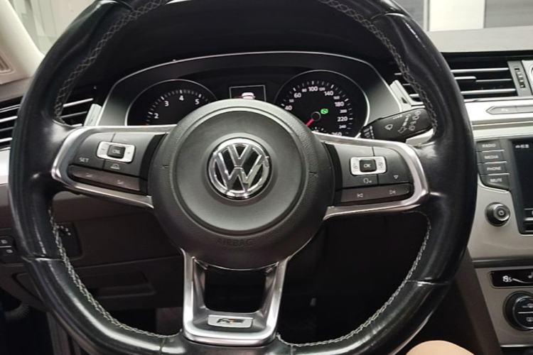 Used Volkswagen Variant 2016 380TSI Two-Wheel-Drive Style Edition Steering Wheel