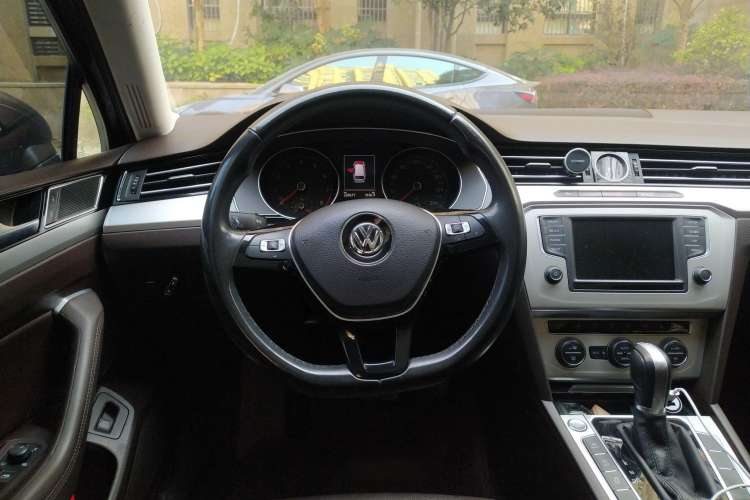 Used Volkswagen Variant 2016 380TSI Two-Wheel-Drive Style Edition Steering Wheel