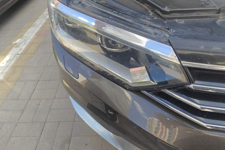 Used Volkswagen Variant 2016 380TSI Four-Wheel Drive Longitudinal Version Right Front Headlight