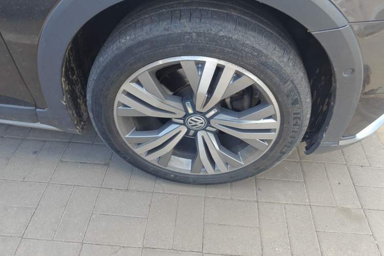 Used Volkswagen Variant 2016 380TSI Four-Wheel Drive Longitudinal Version Right Front Wheel Hub