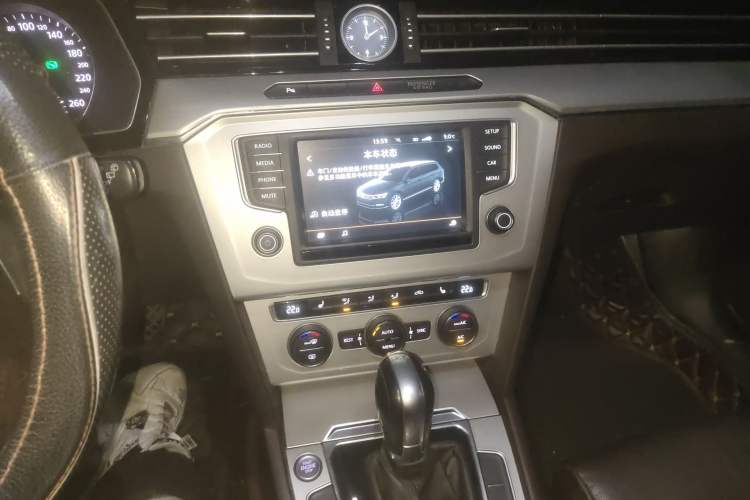 Used Volkswagen Variant 2016 280TSI Two-Wheel-Drive Comfort Edition Audio And AC Panel