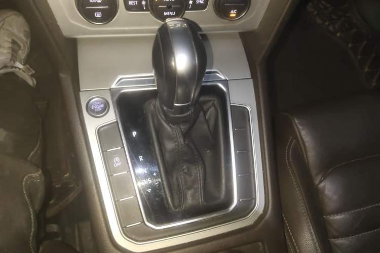 Used Volkswagen Variant 2016 280TSI Two-Wheel-Drive Comfort Edition Gear Lever