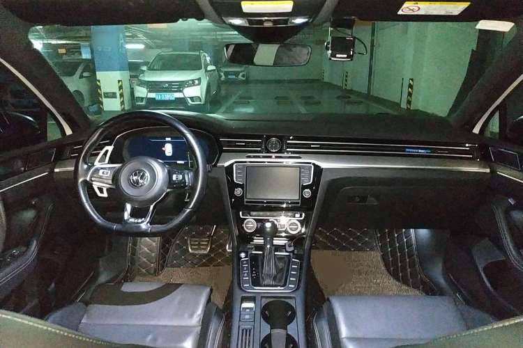 Used Volkswagen Variant 2016 380TSI Two-Wheel Drive R-Line Version Center Console