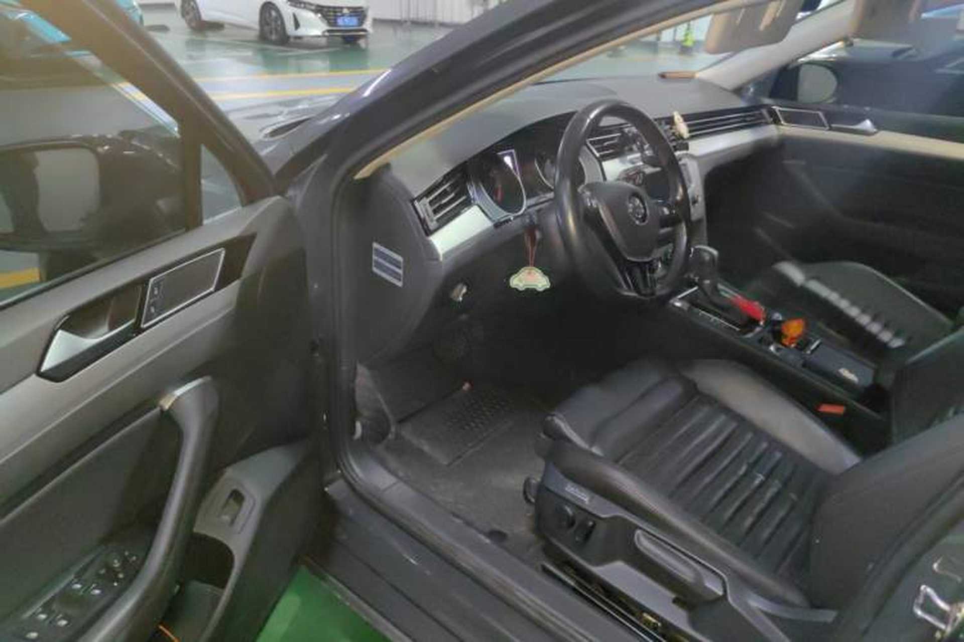 Used Volkswagen Variant 2016 380TSI Two-Wheel-Drive Style Edition Driver Seat